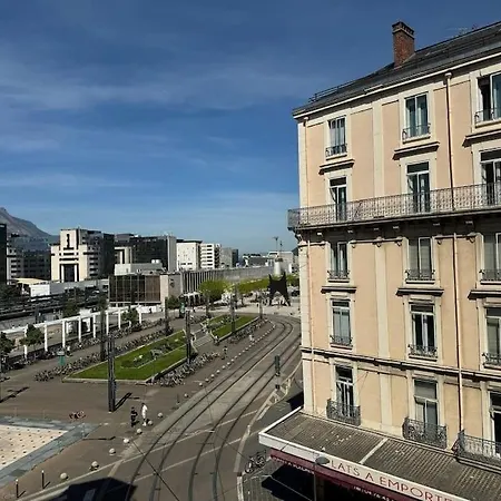 Apartment A Minutes De La Gare De *